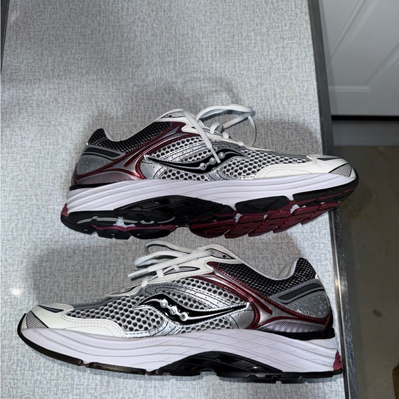 Saucony Omnigrid 9 main image 4